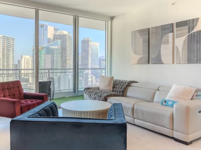 2-bedroom condo for rent in Miami - 90 SW 3RD STREET 3703-1 - MondialRealty