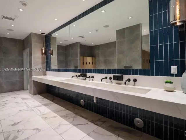 2-bedroom condo for rent in Miami - 90 SW 3RD STREET 3703-1 - MondialRealty