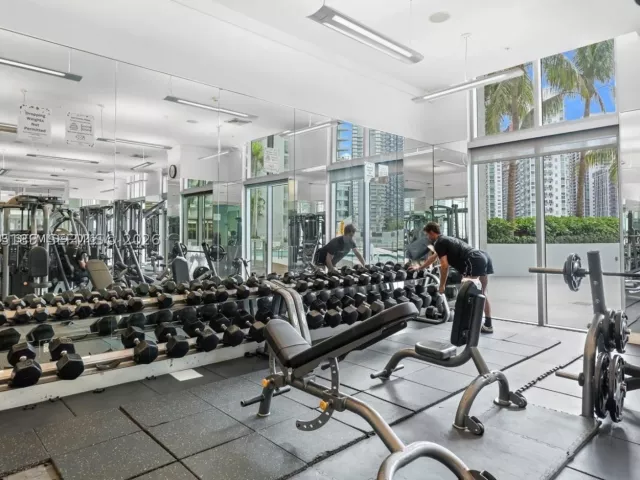 2-bedroom condo for rent in Miami - 90 SW 3RD STREET 3703-1 - MondialRealty