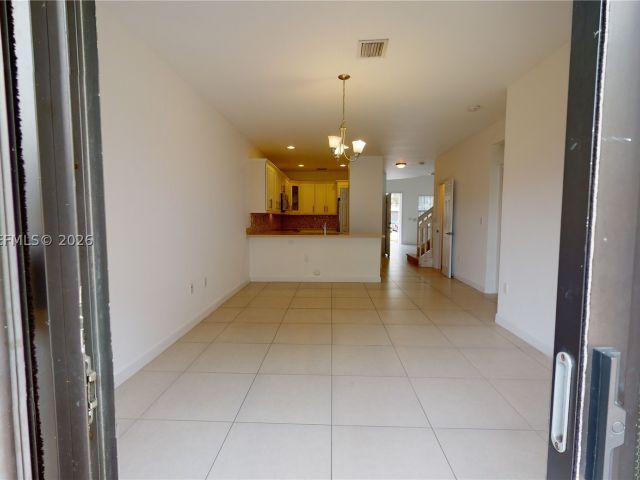 3-bedroom home for rent in Doral - 10428 NW 61st St - MondialRealty