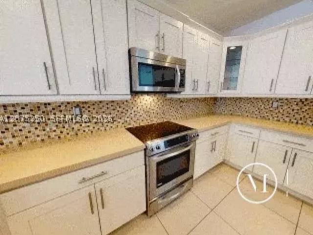 3-bedroom home for rent in Doral - 10428 NW 61st St - MondialRealty