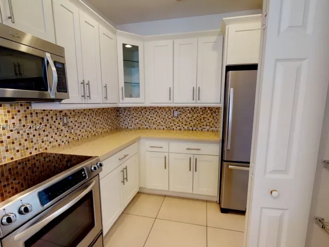 3-bedroom home for rent in Doral - 10428 NW 61st St - MondialRealty