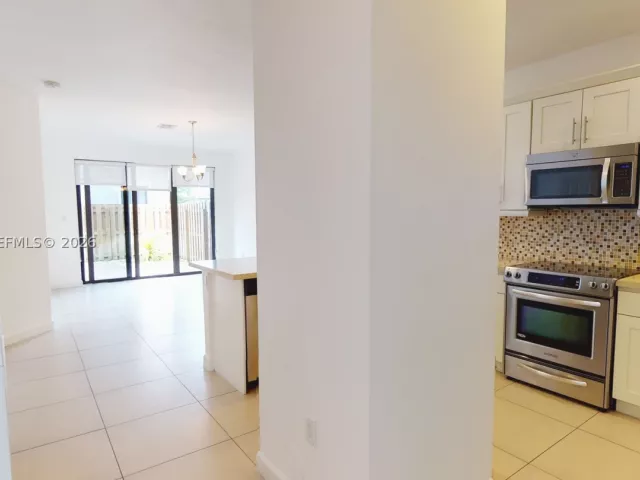 3-bedroom home for rent in Doral - 10428 NW 61st St - MondialRealty