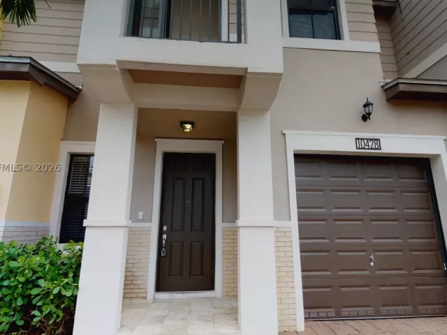 3-bedroom home for rent in Doral - 10428 NW 61st St - MondialRealty