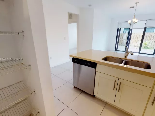 3-bedroom home for rent in Doral - 10428 NW 61st St - MondialRealty