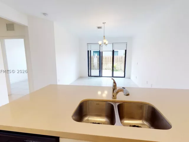 3-bedroom home for rent in Doral - 10428 NW 61st St - MondialRealty