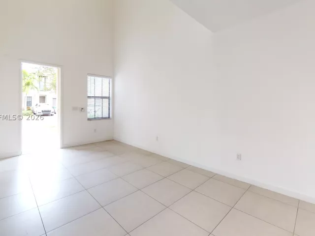 3-bedroom home for rent in Doral - 10428 NW 61st St - MondialRealty