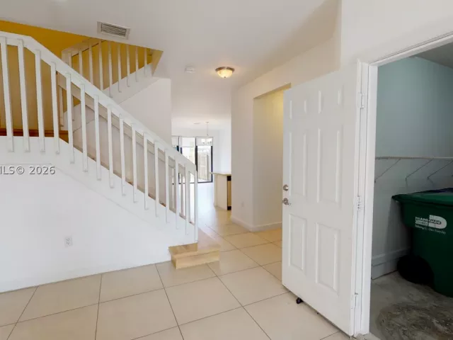 3-bedroom home for rent in Doral - 10428 NW 61st St - MondialRealty