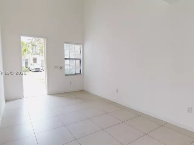 3-bedroom home for rent in Doral - 10428 NW 61st St - MondialRealty