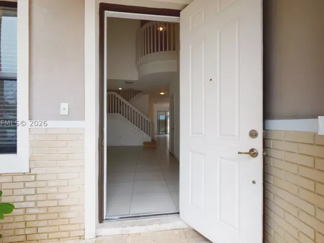 3-bedroom home for rent in Doral - 10428 NW 61st St - MondialRealty