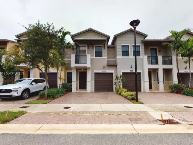 3-bedroom home for rent in Doral - 10428 NW 61st St - MondialRealty