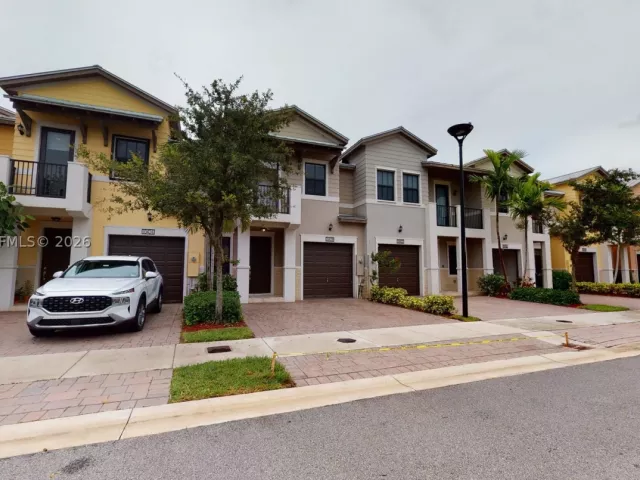 3-bedroom home for rent in Doral - 10428 NW 61st St - MondialRealty