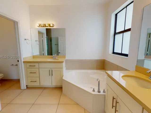 3-bedroom home for rent in Doral - 10428 NW 61st St - MondialRealty