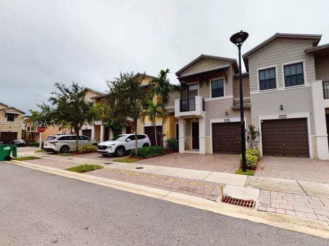 3-bedroom home for rent in Doral - 10428 NW 61st St - MondialRealty