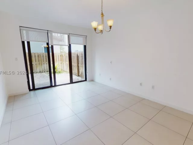 3-bedroom home for rent in Doral - 10428 NW 61st St - MondialRealty