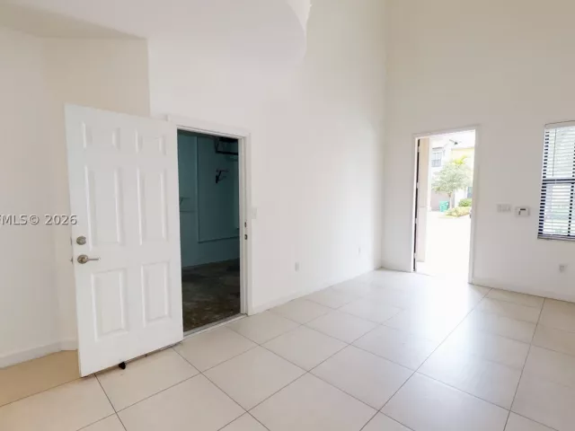 3-bedroom home for rent in Doral - 10428 NW 61st St - MondialRealty