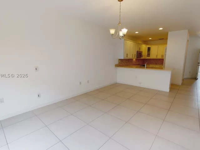 3-bedroom home for rent in Doral - 10428 NW 61st St - MondialRealty