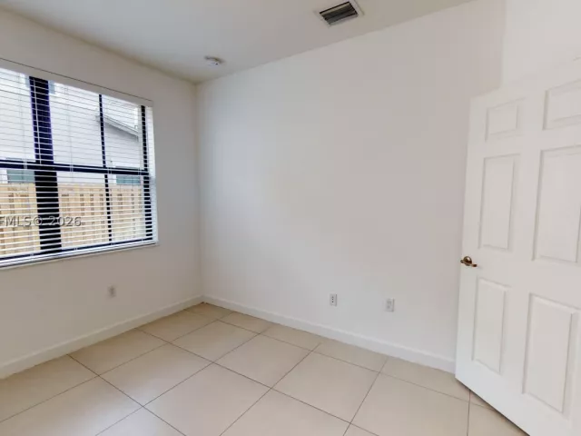 3-bedroom home for rent in Doral - 10428 NW 61st St - MondialRealty