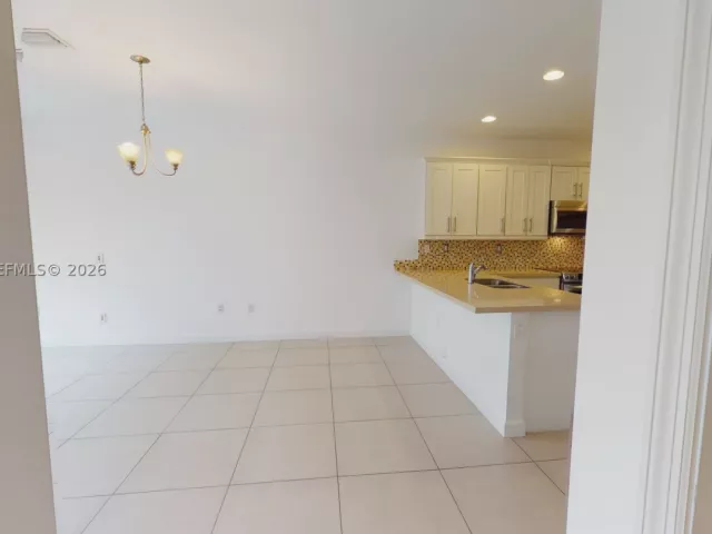 3-bedroom home for rent in Doral - 10428 NW 61st St - MondialRealty
