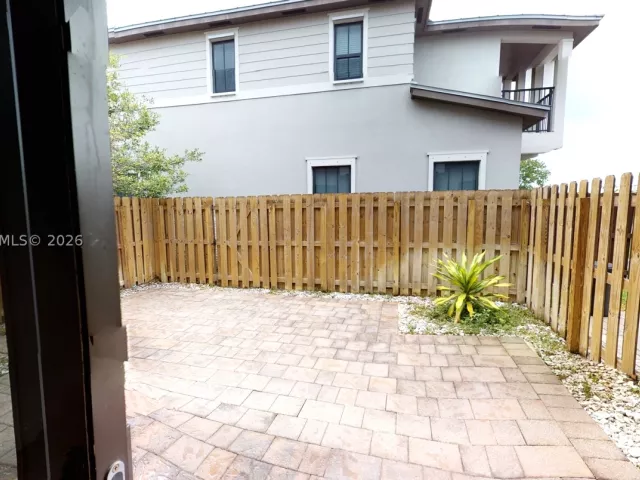 3-bedroom home for rent in Doral - 10428 NW 61st St - MondialRealty