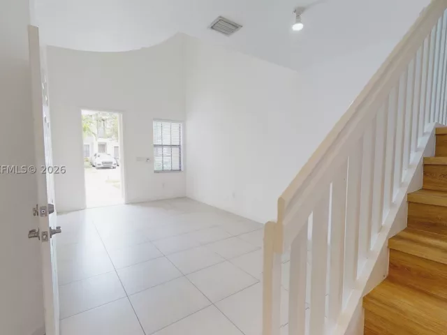 3-bedroom home for rent in Doral - 10428 NW 61st St - MondialRealty