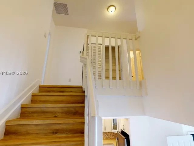 3-bedroom home for rent in Doral - 10428 NW 61st St - MondialRealty
