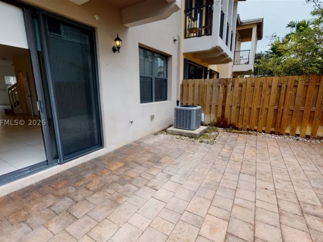 3-bedroom home for rent in Doral - 10428 NW 61st St - MondialRealty