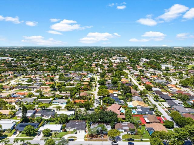 3-bedroom home for sale in Miami - 5710 SW 89th Ave - MondialRealty