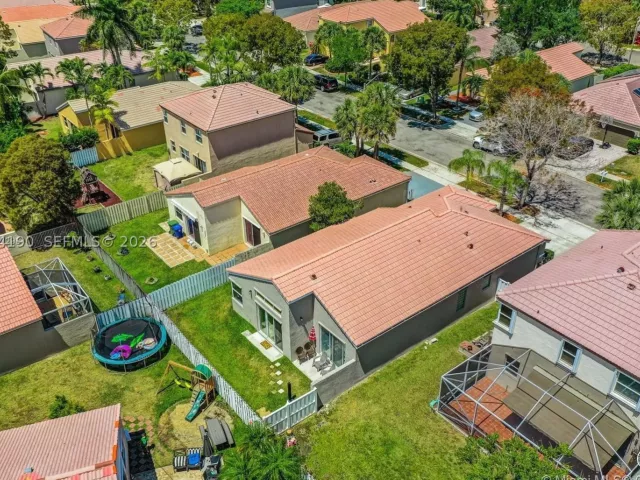 3-bedroom home for rent in Pembroke Pines - 15726 NW 16th Ct 15726 - MondialRealty