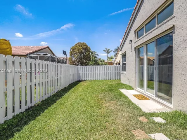 3-bedroom home for rent in Pembroke Pines - 15726 NW 16th Ct 15726 - MondialRealty