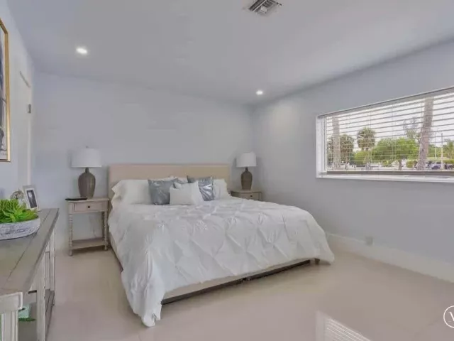 3-bedroom home for sale in Fort Lauderdale - 1631 Poinsettia Drive - MondialRealty