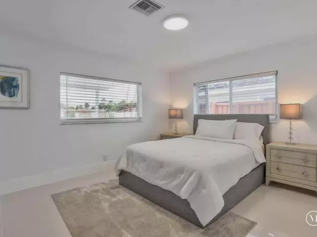 3-bedroom home for sale in Fort Lauderdale - 1631 Poinsettia Drive - MondialRealty