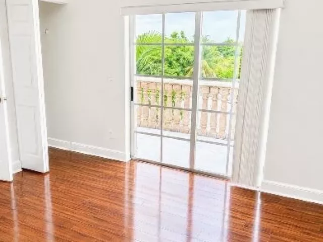 3-bedroom home for rent in Fort Lauderdale - 620 NE 7TH Avenue 620 - MondialRealty