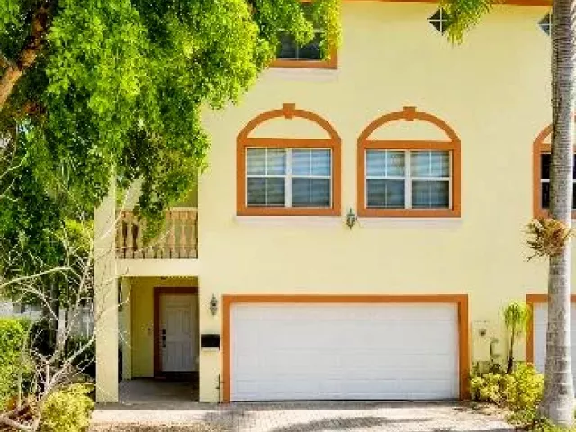 3-bedroom home for rent in Fort Lauderdale - 620 NE 7TH Avenue 620 - MondialRealty