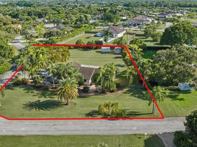 4-bedroom home for sale in Homestead - 16880 SW 278th St - MondialRealty