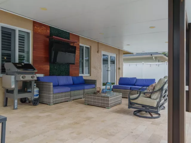 3-bedroom home for sale in Deerfield Beach - 533 NE 1st Avenue - MondialRealty