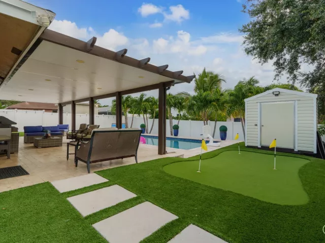 3-bedroom home for sale in Deerfield Beach - 533 NE 1st Avenue - MondialRealty