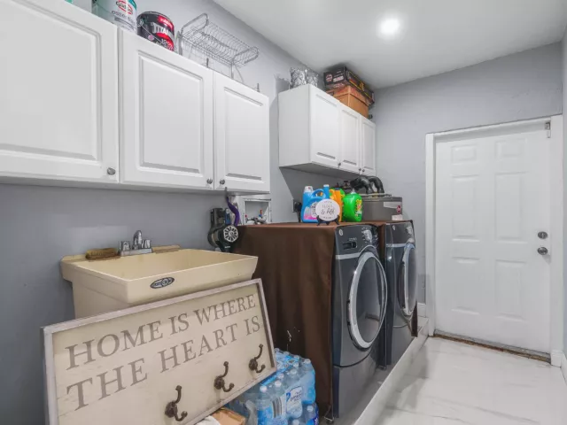 3-bedroom home for sale in Deerfield Beach - 533 NE 1st Avenue - MondialRealty