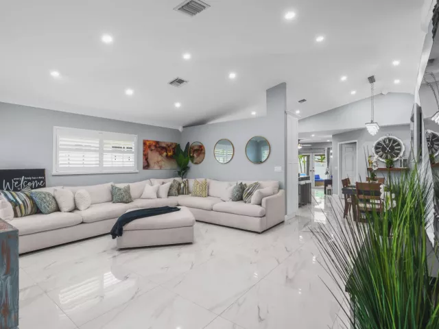 3-bedroom home for sale in Deerfield Beach - 533 NE 1st Avenue - MondialRealty