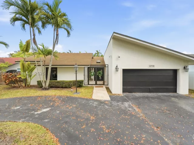 3-bedroom home for rent in Miami - 12715 SW 96th Ter 12715 - MondialRealty
