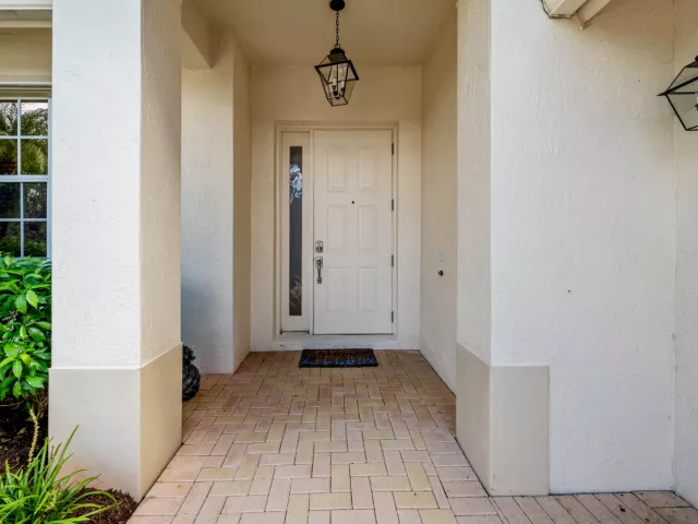 3-bedroom home for sale in West Palm Beach - 9139 Bay Harbour Circle - MondialRealty