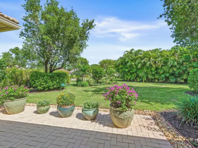 3-bedroom home for sale in West Palm Beach - 9139 Bay Harbour Circle - MondialRealty