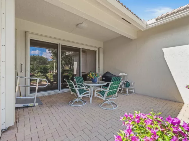3-bedroom home for sale in West Palm Beach - 9139 Bay Harbour Circle - MondialRealty