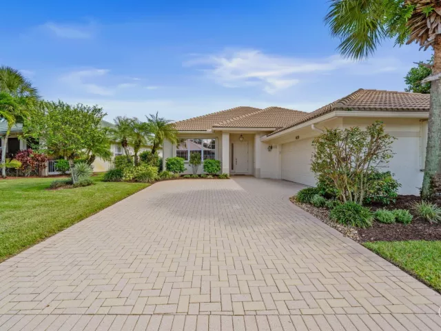 3-bedroom home for sale in West Palm Beach - 9139 Bay Harbour Circle - MondialRealty
