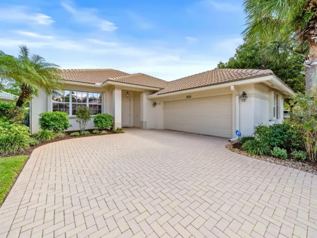 3-bedroom home for sale in West Palm Beach - 9139 Bay Harbour Circle - MondialRealty
