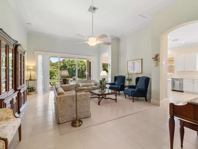 3-bedroom home for sale in West Palm Beach - 9139 Bay Harbour Circle - MondialRealty
