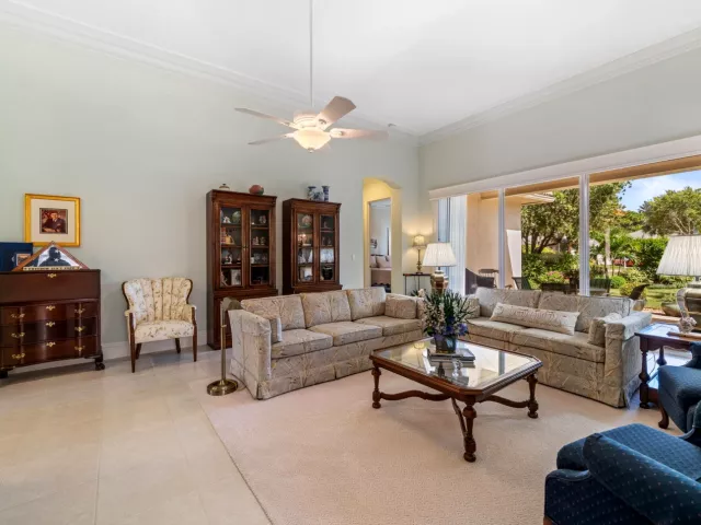 3-bedroom home for sale in West Palm Beach - 9139 Bay Harbour Circle - MondialRealty