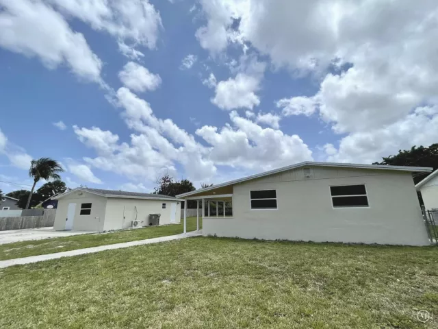 4-bedroom home for sale in West Palm Beach - 4790 Alberta Avenue - MondialRealty