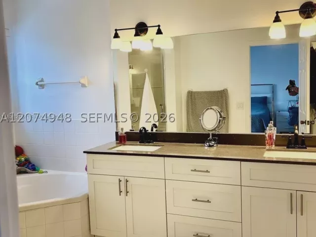 3-bedroom home for rent in Doral - 11236 NW 56th St - MondialRealty