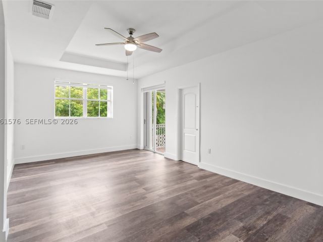4-bedroom home for rent in Miami - 16001 SW 43rd Ter - MondialRealty